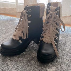 NWT fur lined zip boot